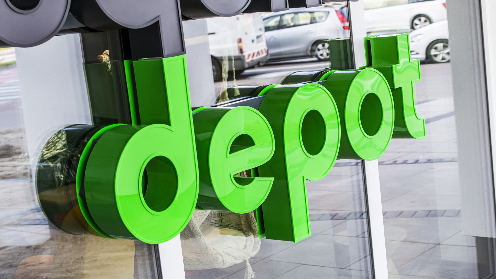student depot - student-depot-spatial-lettering-lettering-at-the-entry-lettering-at-the-window-lettering-on-the-green-frame-lettering-on-order-logo-firm-writing-lettering-on-the-height-of-eye-lettering-from-plexi-gdansk-przymorze